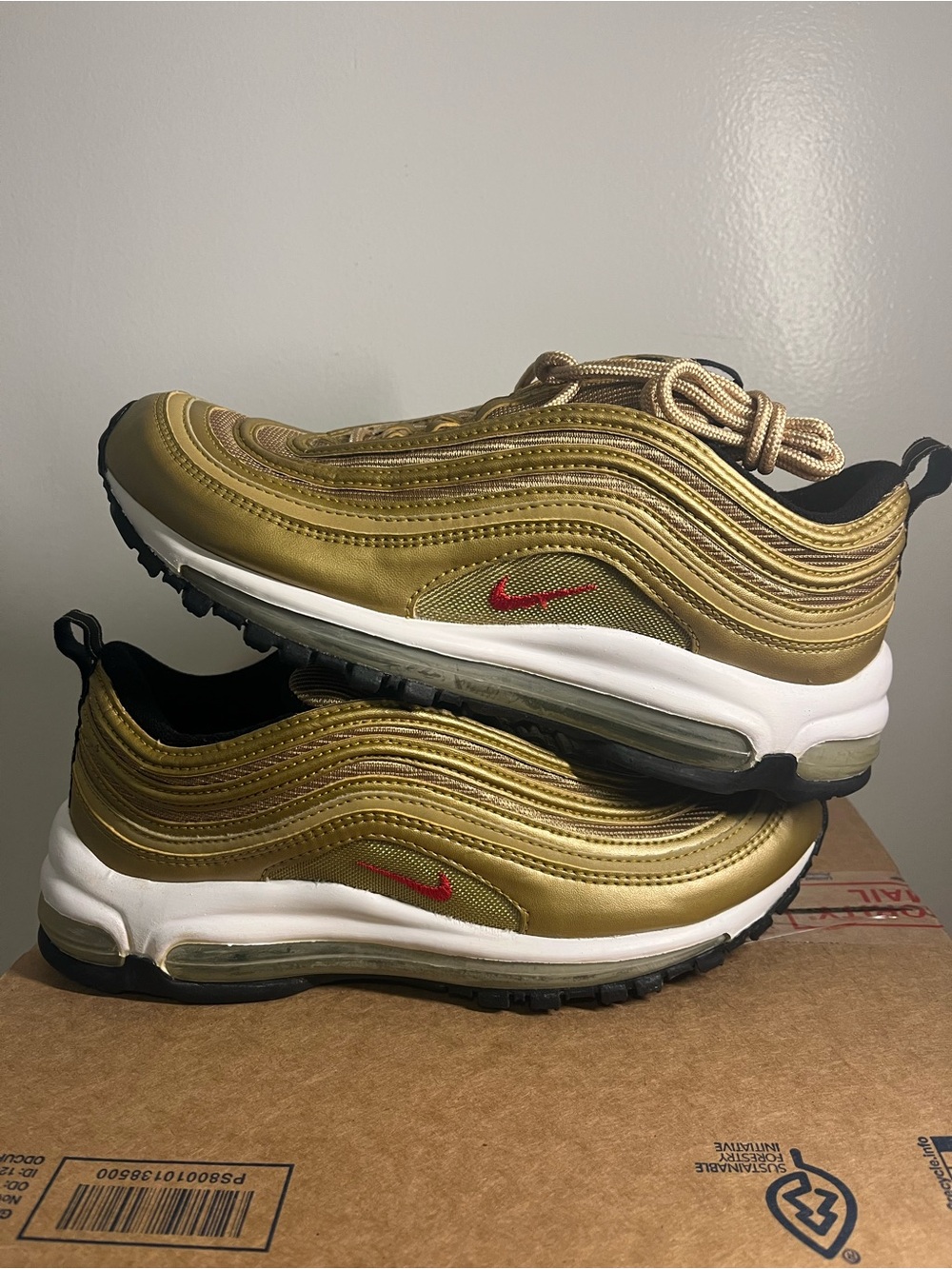 2005 Nike Air Max 97 GS metallic gold/varsity red size 5.5 Y